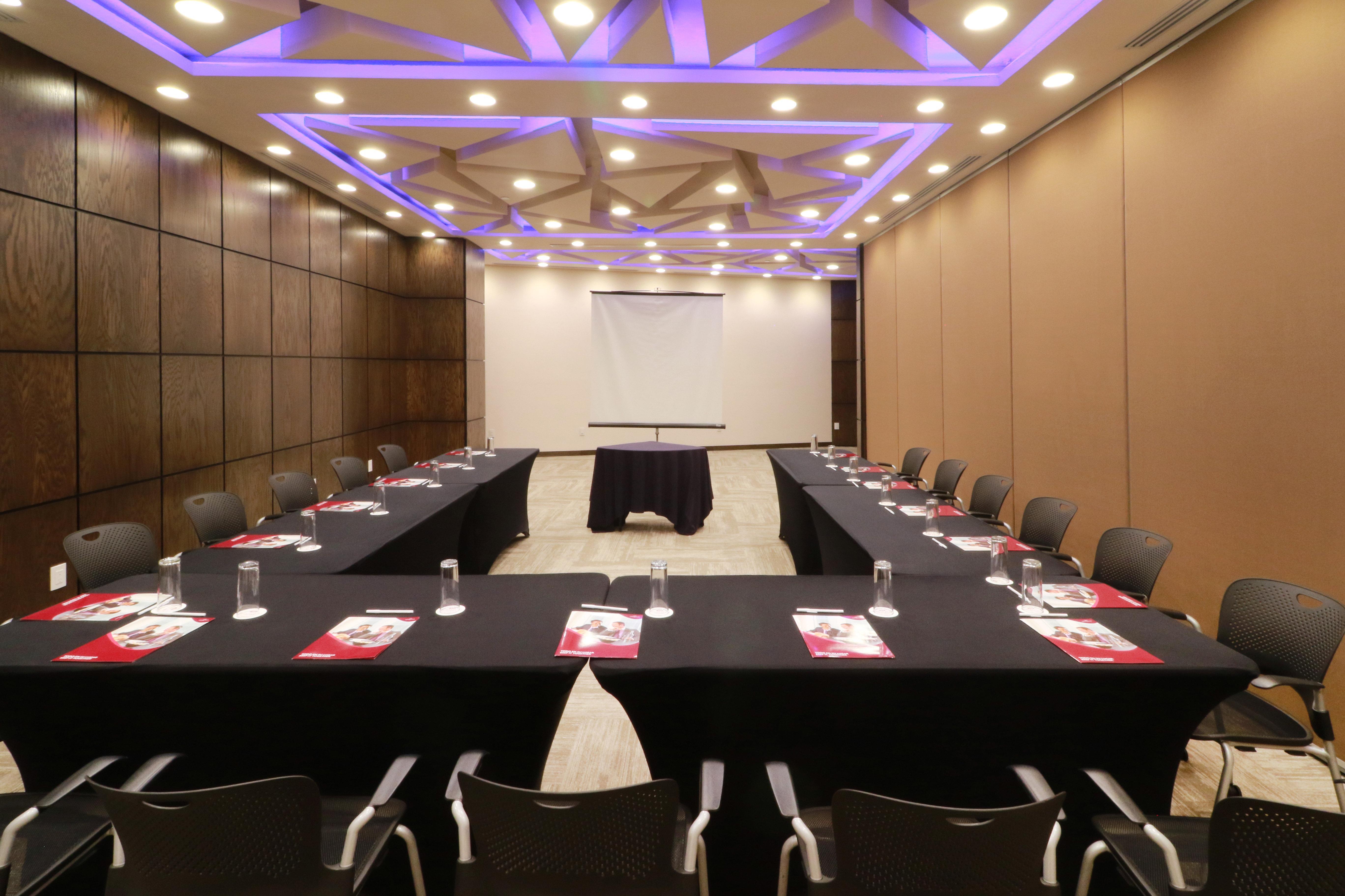 Crowne Plaza Leon By Ihg Hotel Екстериор снимка