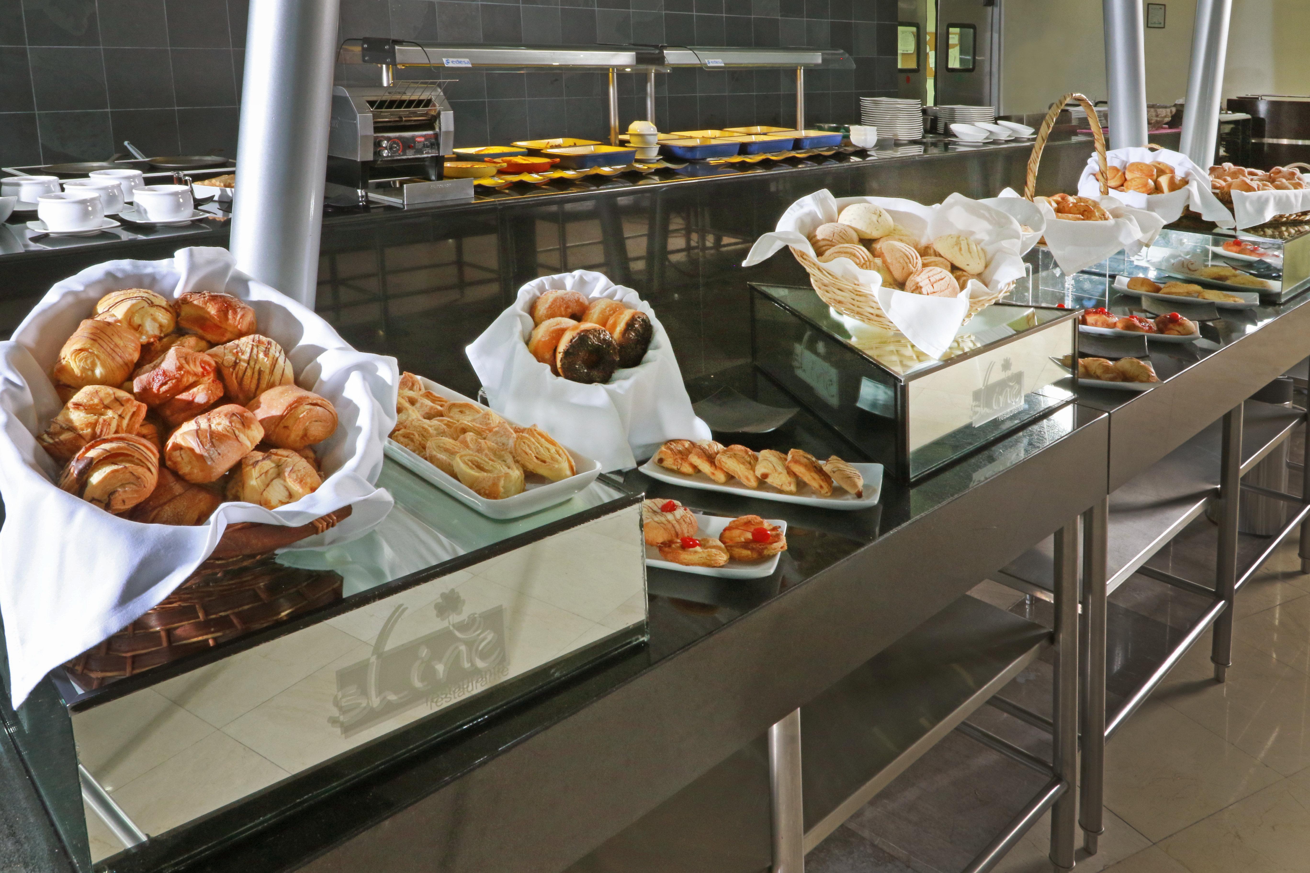 Crowne Plaza Leon By Ihg Hotel Екстериор снимка